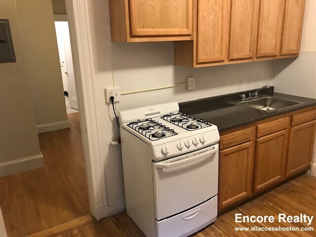 1810 Commonwealth Ave unit 1, Brighton, MA 02135 - photo 1