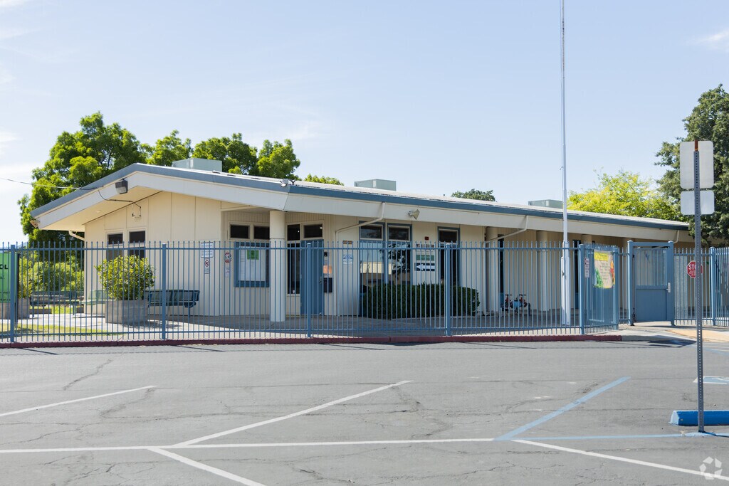 Gateway Educational Options has 61 students.