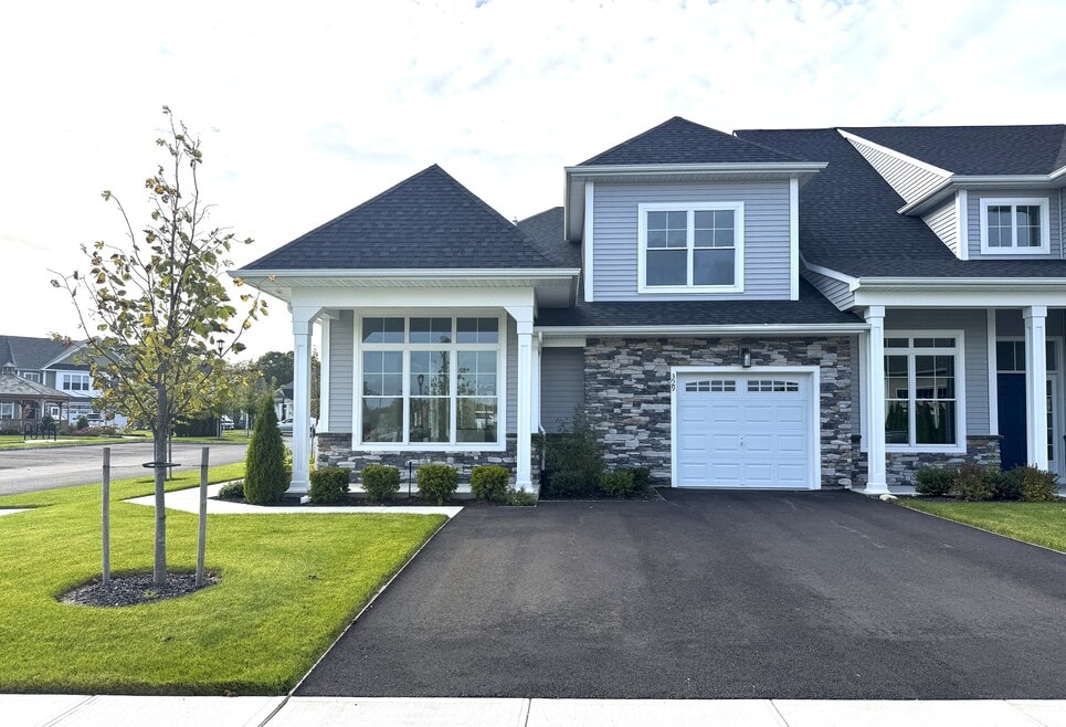 Country Pointe Meadows unit 329, Yaphank, NY 11980 - photo 1