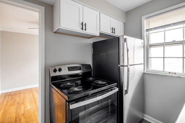 Shaker Lake Apartments & North Moreland Courts, Shaker Heights, OH 44120 - photo 6