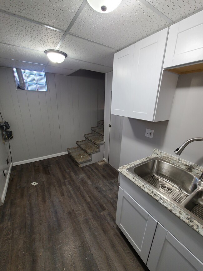 1915 Seymour Ave unit 4, Cheyenne, WY 82001 - photo 3