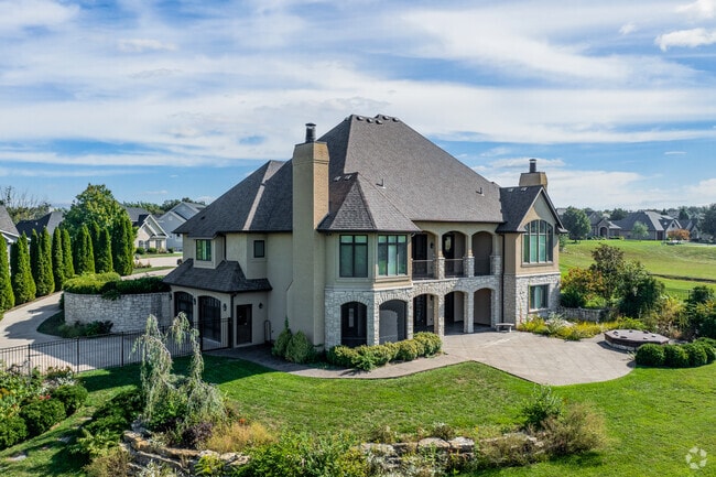 Homes in Old Hawthorne come in a wide variety of architectural designs.