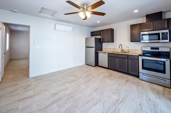 1880 Swanson unit 2BD2BA, Lake Havasu City, AZ 86403 - photo 3