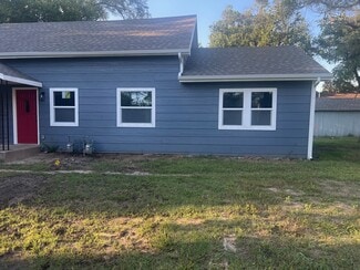 824 E 11th St, Newton, KS 67114