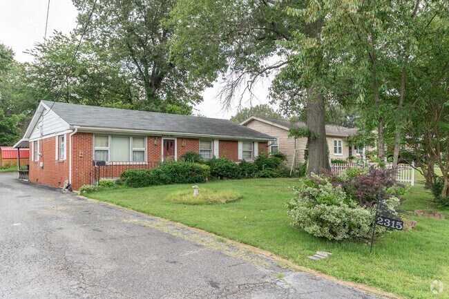 Ranch style homes are a popular home style in Clayshire.