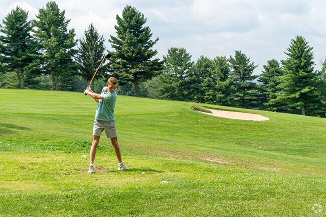 The Hill is a municipal 9-hole golf course located near Downtown Eastside.