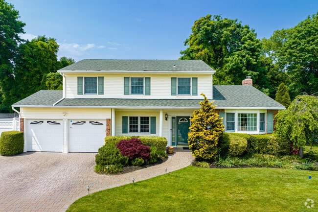 Colonials are amongst the most popular home styles in Elwood.