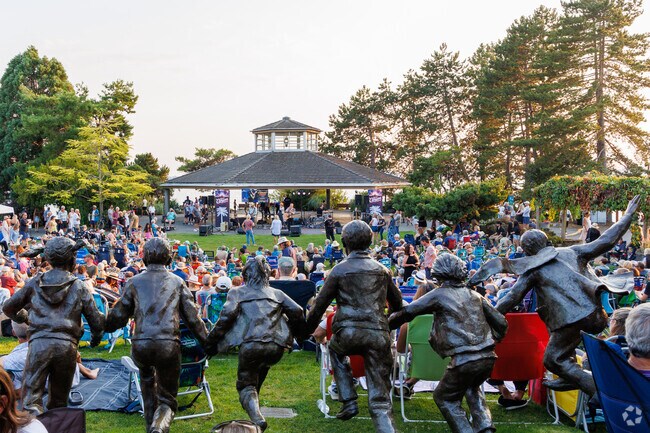 The Kirkland Evening Summer Concerts brings the community together to enjoy live music.