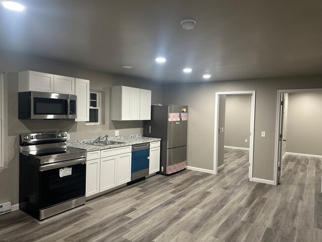 316 Cherry St unit 2th fl, Scranton, PA 18505 - photo 2