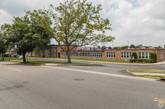 Carle Place High School serves 580 students.