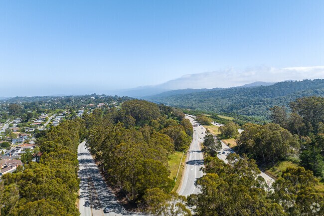 Burlingame Hills has easy access to I-280 on its western border.
