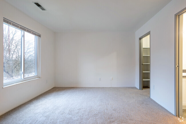 2 BR, 2 BA - The Crest, 940 SF
