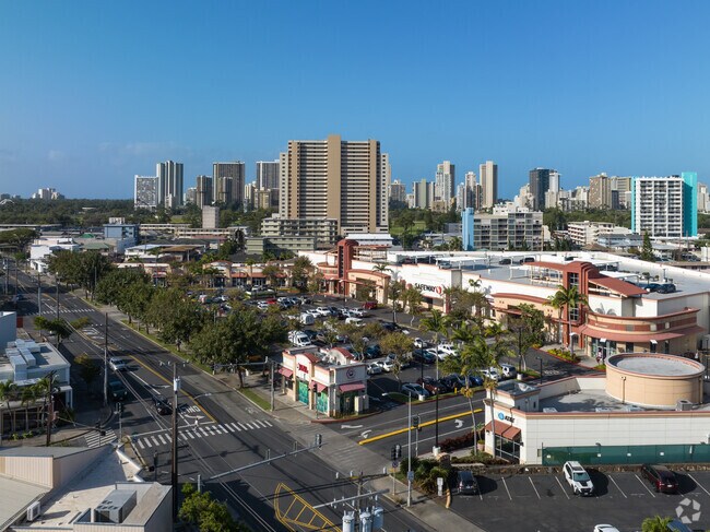 The Kapahulu Shopping Center in Honolulu has big name retailers  such as Safeway.
