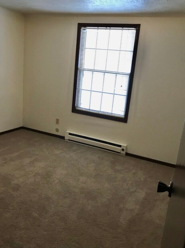 Andover Courtyard, Painesville, OH 44077 - photo 7