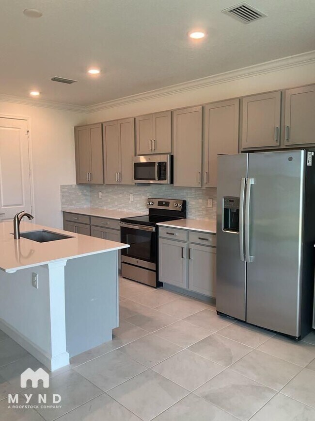 515 Veridian Cir NW, Palm Bay, FL 32907 - photo 4