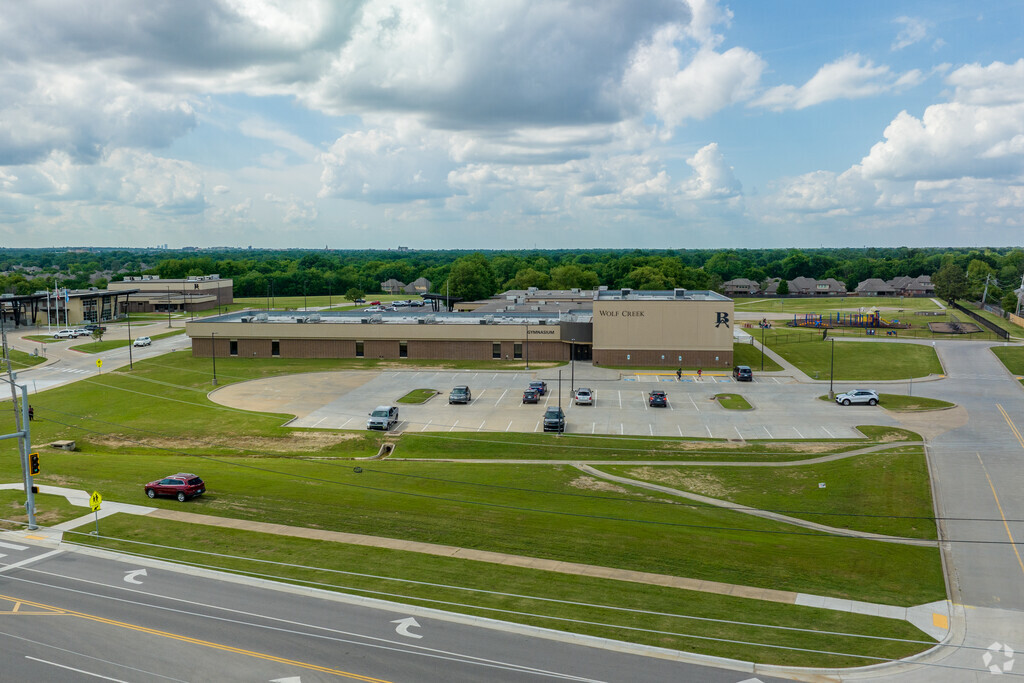Wolf Creek Elementary School enrolls students from the Broken Arrow community.