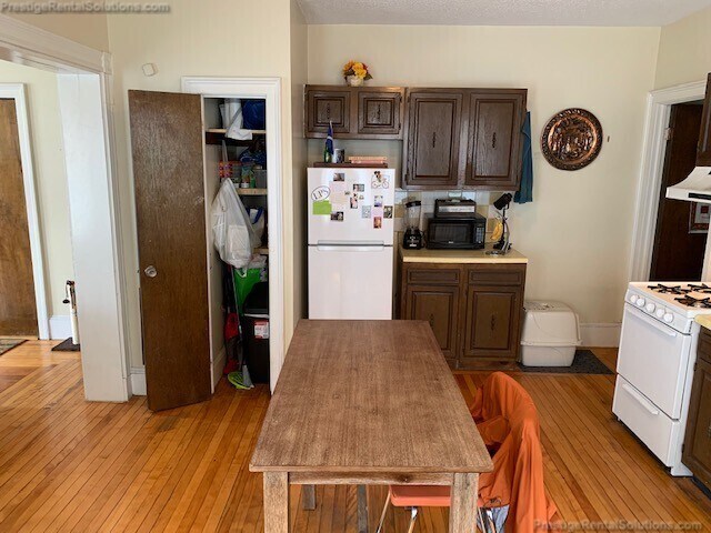 80 Robbins St unit 2, Waltham, MA 02453 - photo 5