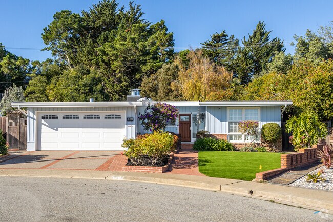 Crestmoor has a variety of home styles.