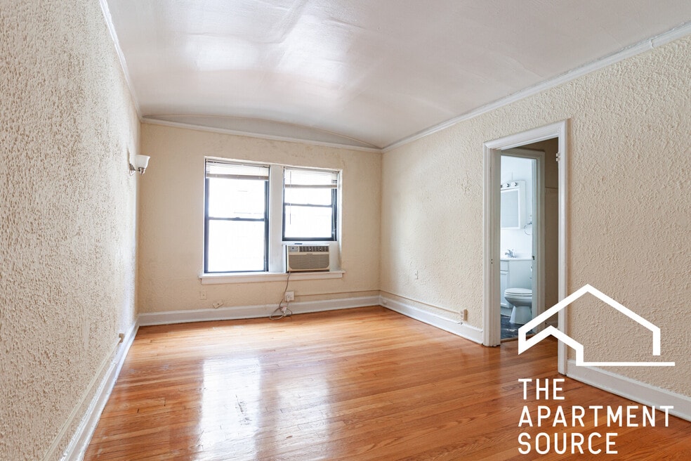 532 W Arlington Place unit 211, Chicago, IL 60614 - photo 1