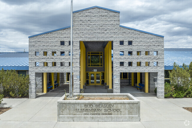 The main entrance to Bud Beasley Elementary School.