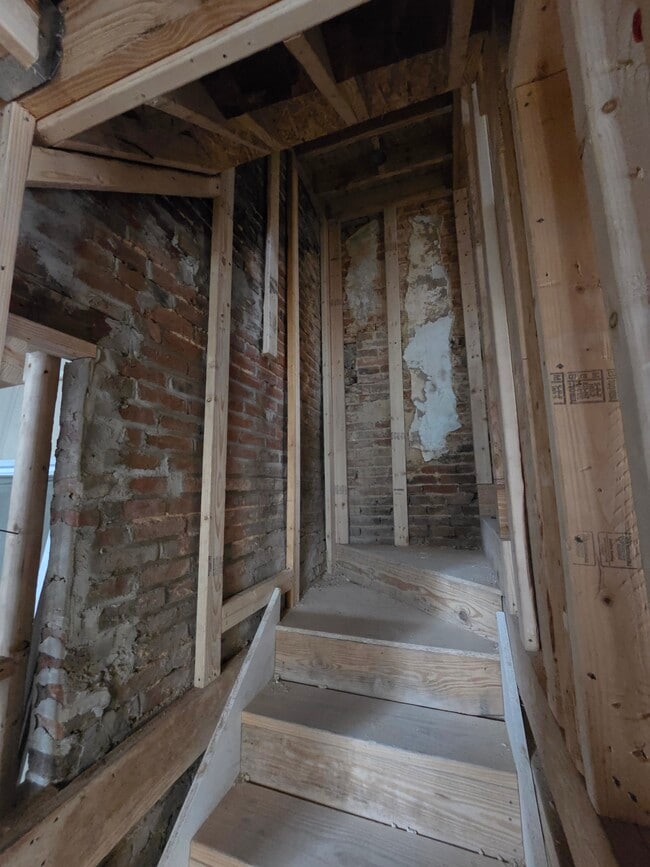 914 Tyson St, Baltimore, MD 21201 - photo 4