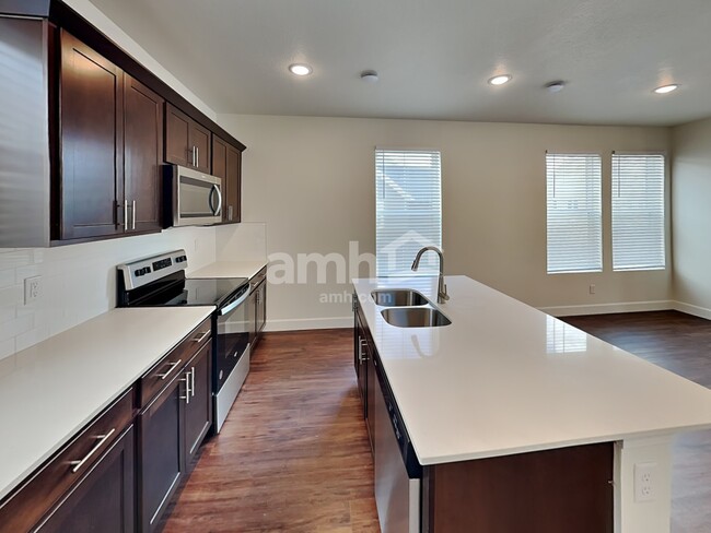 6082 S Jordan Pkwy W, South Jordan, UT 84009 - photo 3