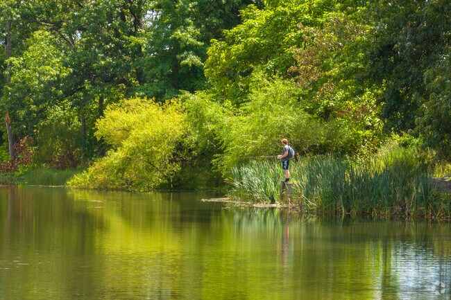 Enjoy a relaxing fishing trip at Hillcrest Park, just minutes away from Lakeland.
