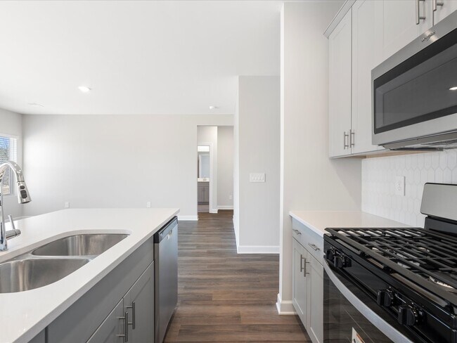 794 Treeline Rd, Moore, SC 29369 - photo 5