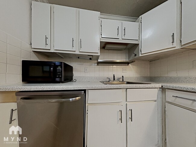 7992 Shady Oak Trail, Charlotte, NC 28210 - photo 2