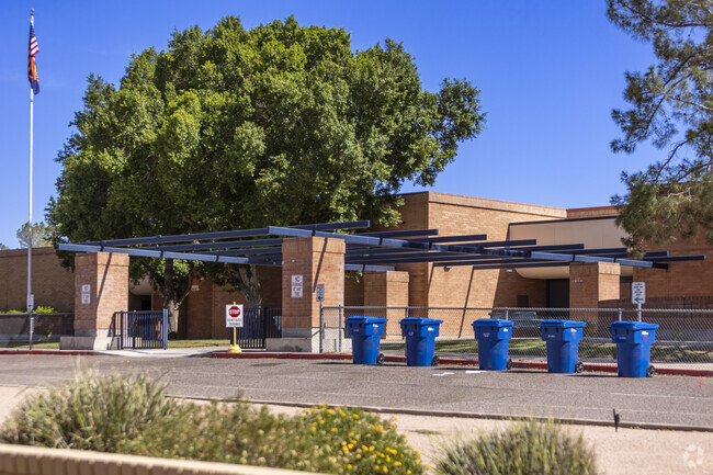 Shepherd Junior High School in Mesa teaches 7th & 8th grades.