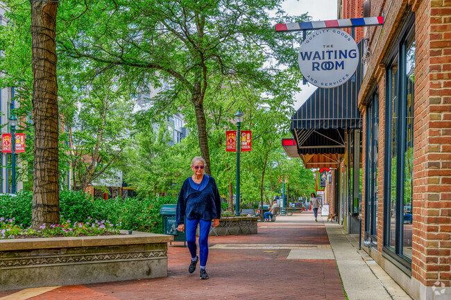 Located near the Kalamazoo Mall, West Main Hill is minutes away from great outdoor shopping.