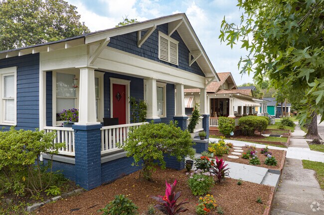 Full front porches and well landscape yards are just a few prominant home features in Live Oak.