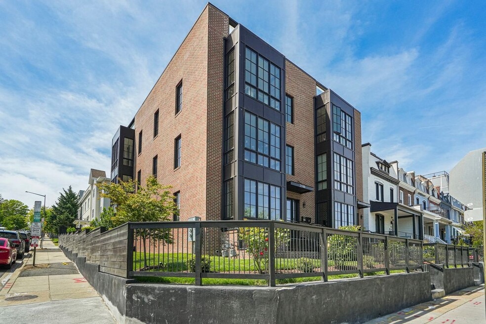 2100 4th St NE, Washington, DC 20002 - photo 1
