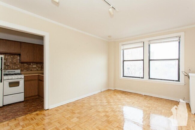 727 W Belmont Ave unit 418, Chicago, IL 60657 - photo 3