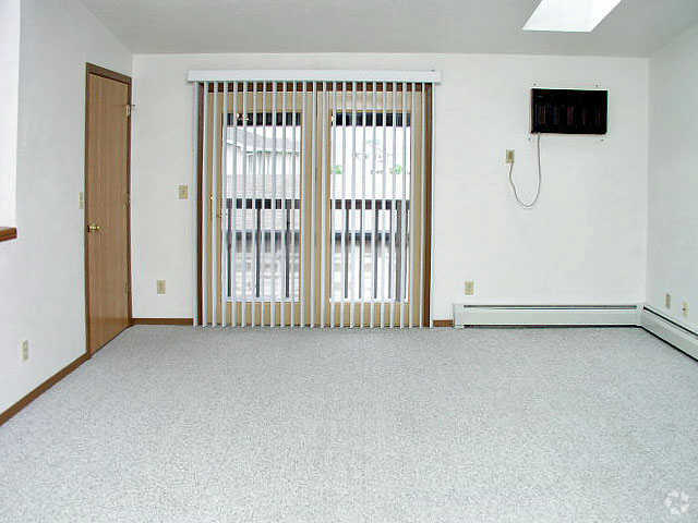 East Point Village, Green Bay, WI 54302 - photo 6