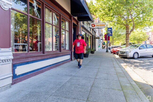 Main Street in Vacaville has endless selections of restaurants and retail stores for residents in Bucktown.