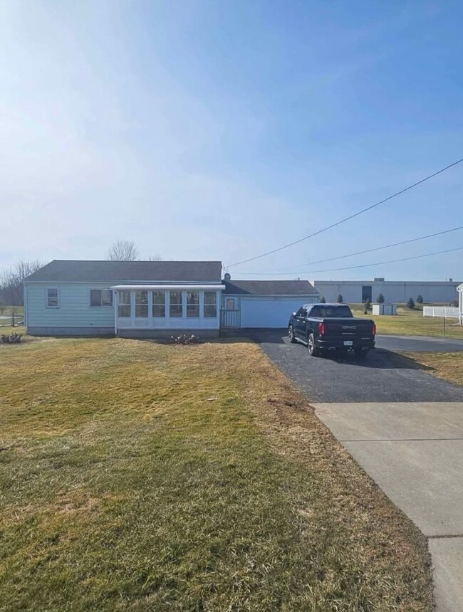 2701 Manitou Rd, Rochester, NY 14624