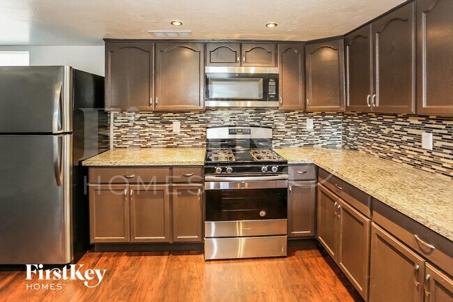 8427 N 47th Dr, Glendale, AZ 85302 - photo 6