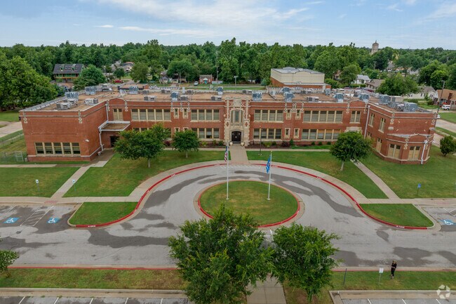 Hawthorne Elementary has a beautiful campus in the center of a historic neighborhood.