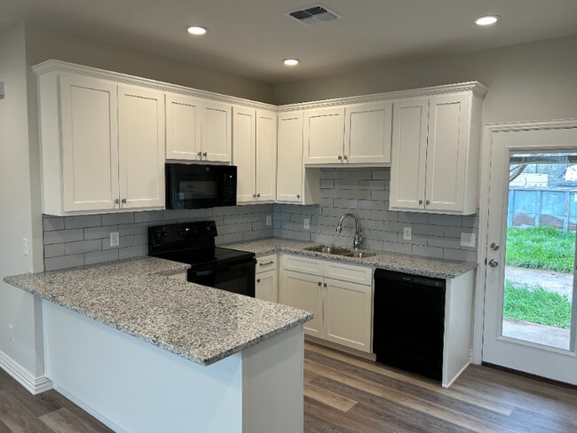 304 W Redwood St unit 304-A, Holliday, TX 76366 - photo 4