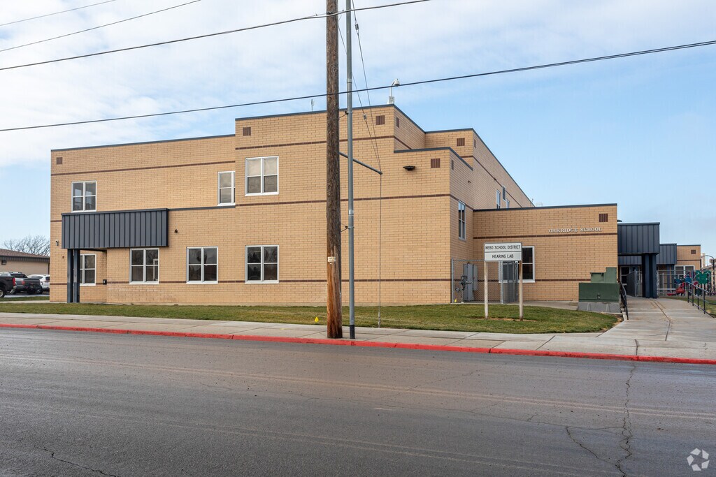 Oakridge School serves the East Hobble Creek neighborhood.