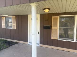 302 St John Dr, Sauget, IL 62206