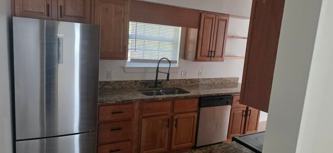 2104 Greenoaks Rd unit Greenoaks Commons, Columbia, SC 29206 - photo 7