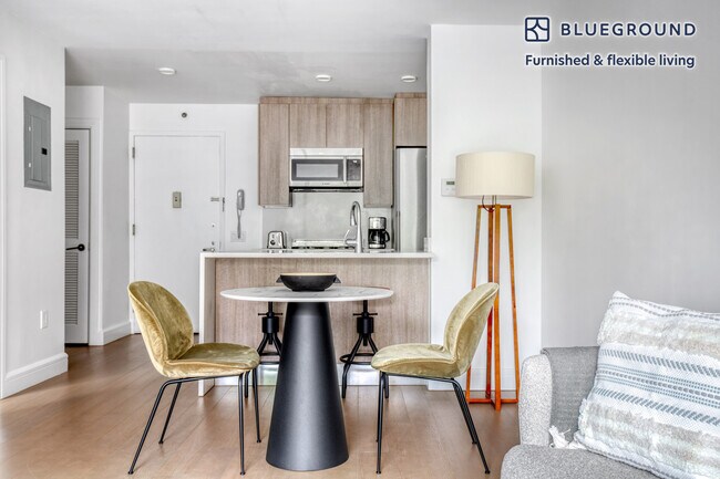 311 W 50th St unit FL2-ID810, New York, NY 10019 - photo 4