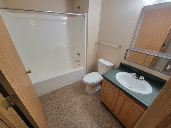 The Meadows Apartments, Oelwein, IA 50662 - photo 7