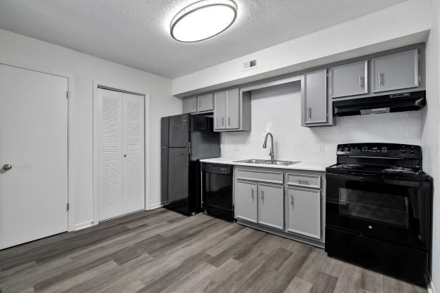 Oak - Kitchen
