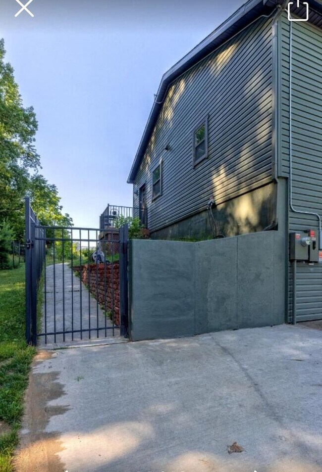 497 W Center St, Douglas, MI 49406 - photo 2