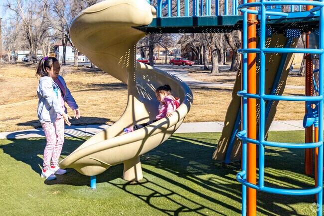 There are plenty of parks in and around the Knob Hill neighborhood.