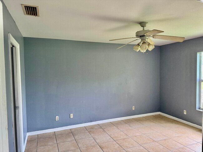 4802 Golfview Blvd, Lehigh Acres, FL 33973 - photo 5