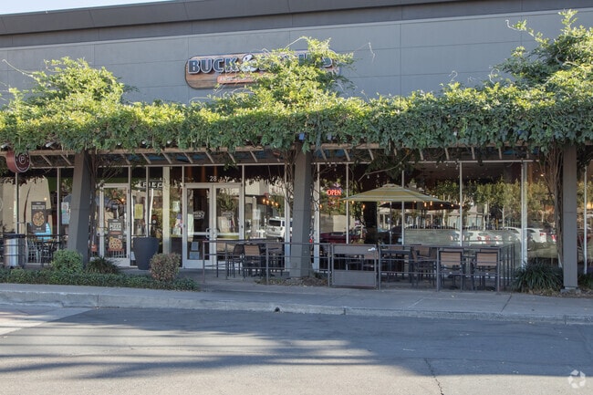 Buck and Sadie's is a great placed for a burger and a beer in Maidu.